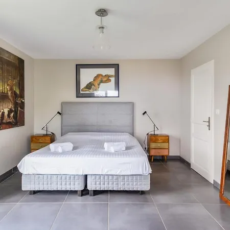 Wonderful And Quiet With Large Garden And Pool In - Welkeys *