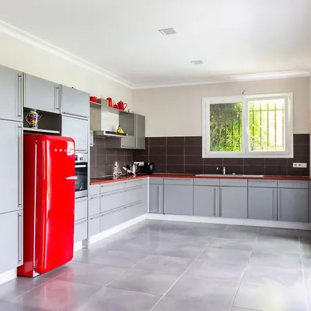 Wonderful And Quiet With Large Garden And Pool In - Welkeys Villa