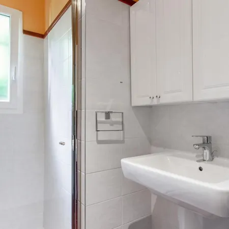 Wonderful And Quiet With Large Garden And Pool In - Welkeys Villa