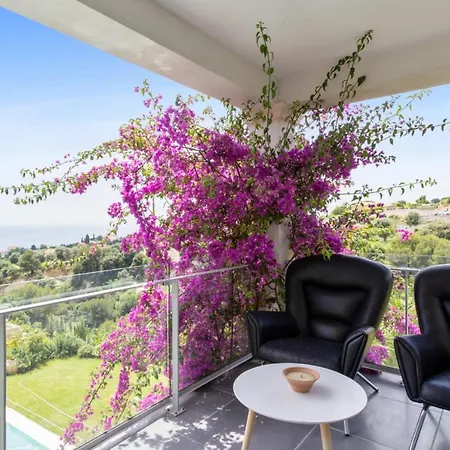 Wonderful And Quiet With Large Garden And Pool In - Welkeys Villa